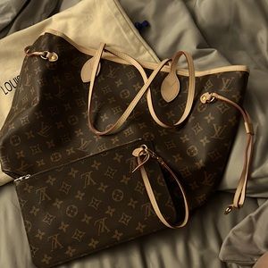 NEVERFULL MM with pochette.  Dust bag included with this replica.